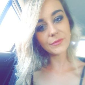 Meet your Posher, Leanne